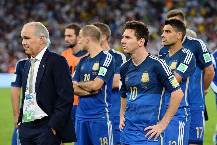 Alejandro Sabella og Lionel Messi eftir úrslitaleik Argentínu og Þýskalands árið 2014.