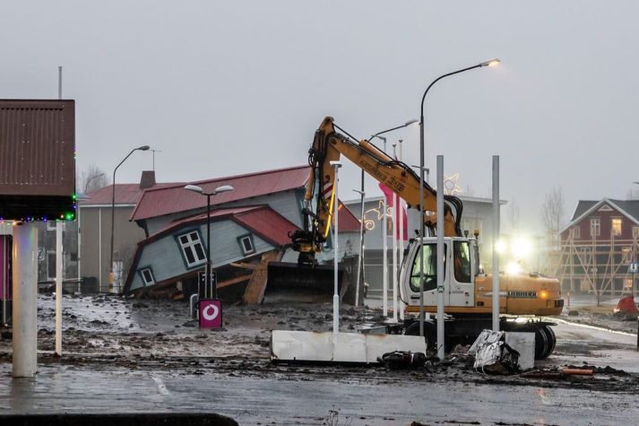 Seyðisfjörður er þekktur fyrir fegurð sína en eftir skemmdir aurskriða er hann ekki nema svipur hjá sjón. Yfirlögregluþjónn vonar að bærinn komist sem fyrst í samt horf.