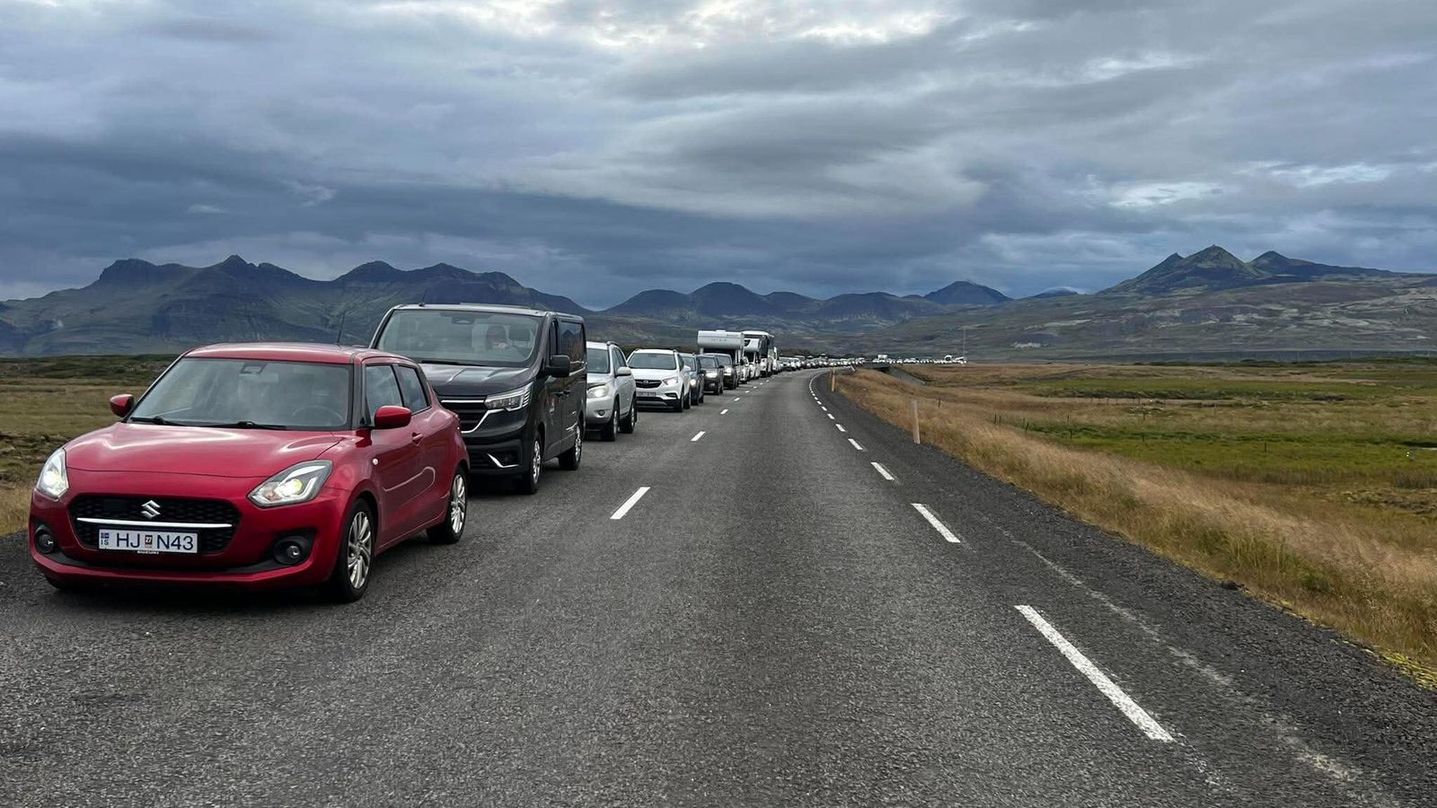 Bíll við bíl á Snæfellsvegi