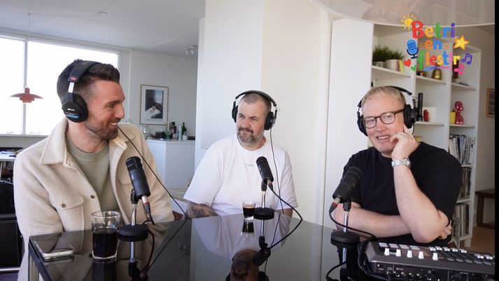 Kjartan Atli, Dóri DNA og Danni Deluxe voru allir saman í rapphljómsveitinni Bæjarins Bestu sem naut vinsælda í kringum aldamótin síðustu. Þeir eru nú byrjaðir með hlaðvarpið Betri en flestir. 