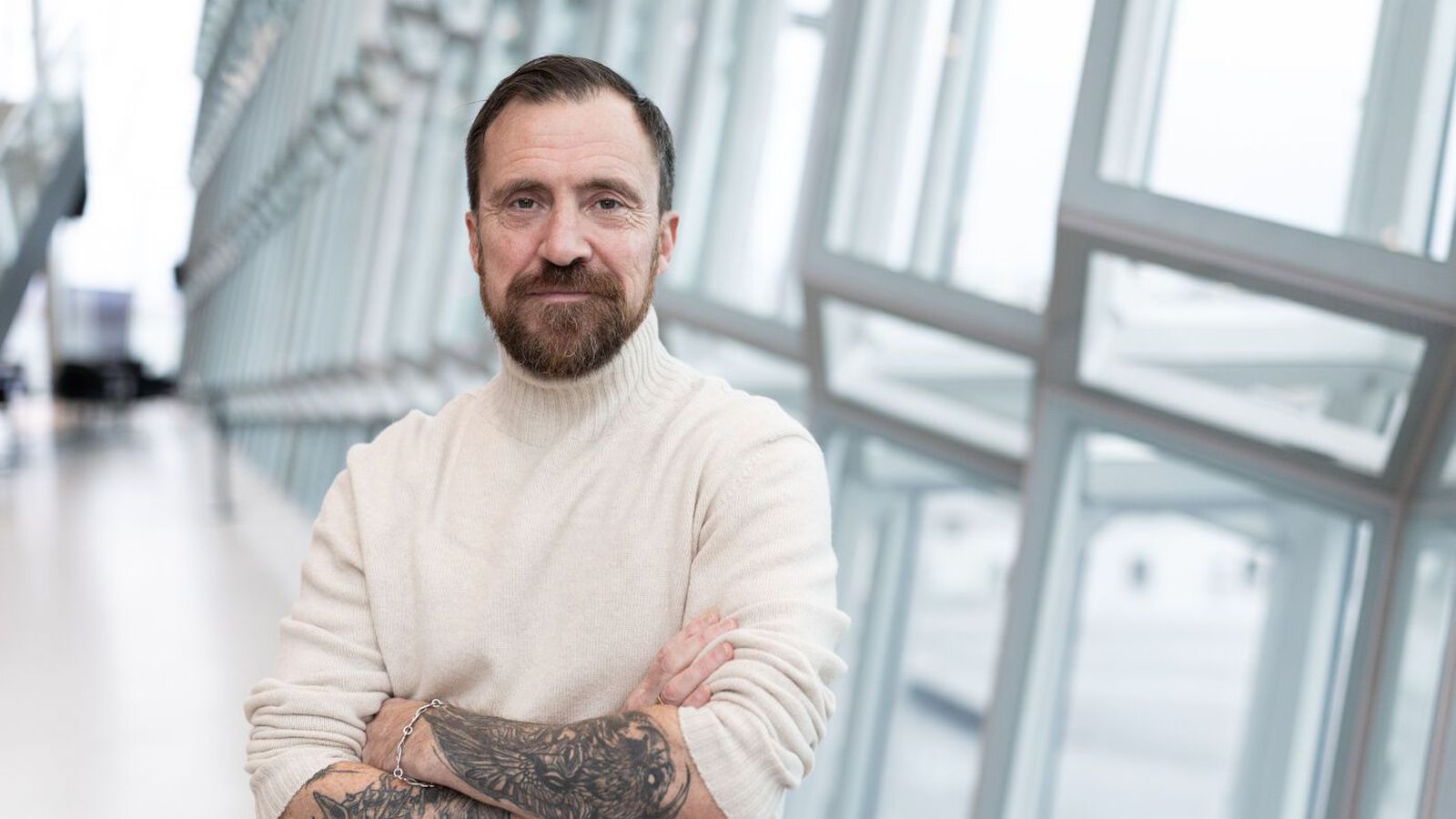 Selur gamla fyrir­tækinu annað á tæpa þrjá milljarða
