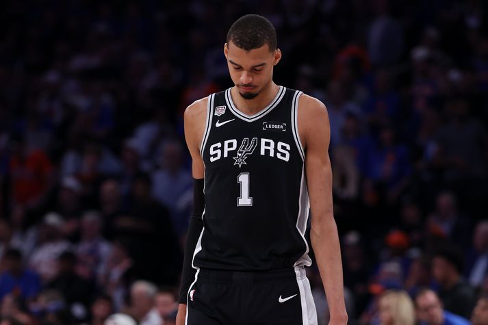 Victor Wembanyama og félagar í San Antonio Spurs hafa misst niður gott forskot í öllum þremur tapleikjum sínum á móti New York Knicks í úrslitaeinvíginu.