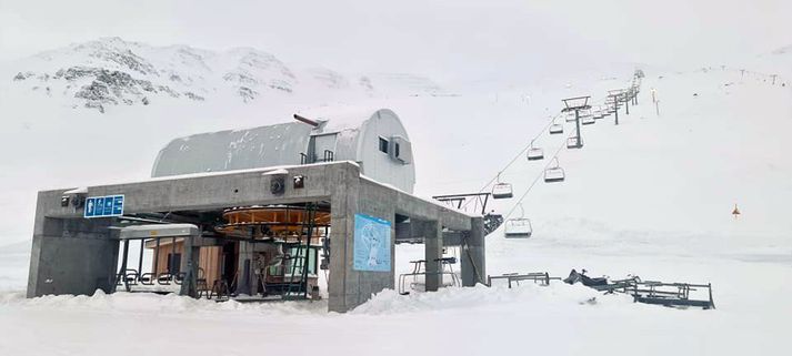 Lyftan sem gestir í Hlíðarfjalli geta skellt sér í klukkan 13 á morgun.