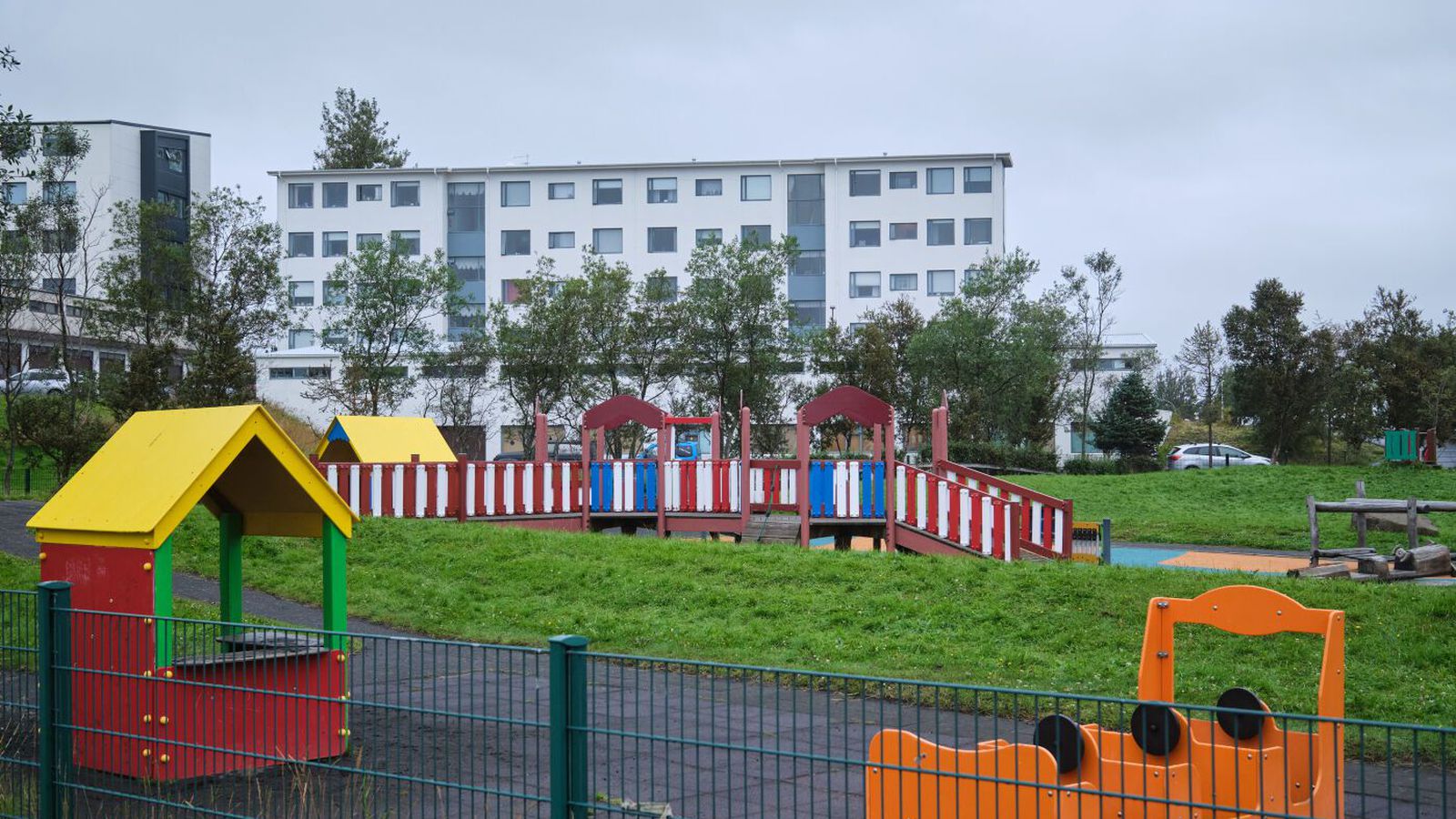 Sá barnaníðinginn fyrir utan heimili sitt