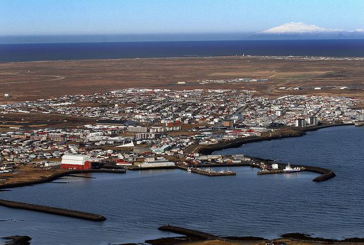 Reykjanesbær. Mennirnir ruddust inn til þess þriðja og beittu hann ofbeldi.
Fréttablaðið/gva