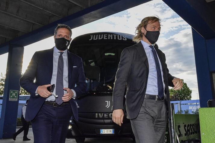 US Sassuolo v Juventus - Serie A REGGIO NELL'EMILIA, ITALY - MAY 12: Fabio Paratici and Pavel Nedved during the Serie A match between US Sassuolo and Juventus at Mapei Stadium - Città del Tricolore on May 12, 2021 in Reggio nell'Emilia, Italy. (Photo by Daniele Badolato - Juventus FC/Juventus FC via Getty Images)