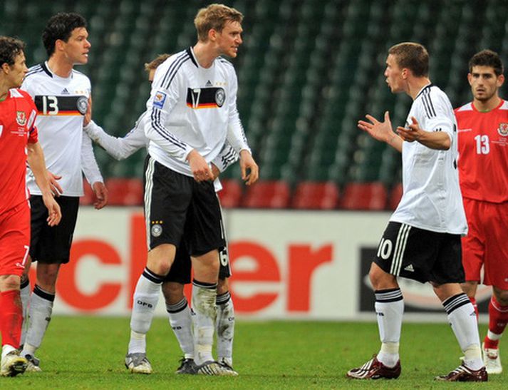 Hér eru menn búnir að ganga á milli þeirra Lukas Podolski og Michael Ballack.