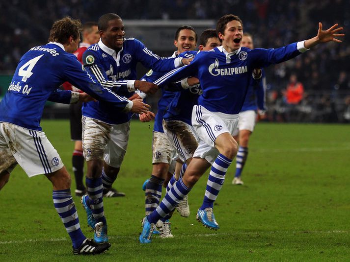 Julian Draxler fagnar sigurmarki sínu.