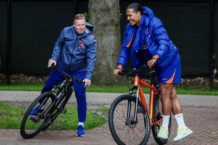 Öflugir hjólakappar, Ronald Koeman og Virgil van Dijk.