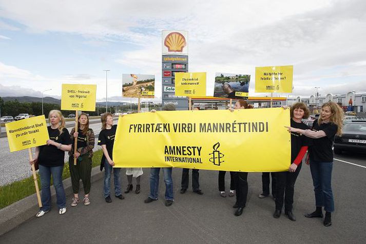 Íslandsdeild Amnesty ferðaðist um borgina ljósmyndir af Nígerfljóti.
fréttablaðið/stefán