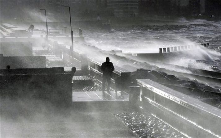 Maður við höfnina í Malmö í gær.