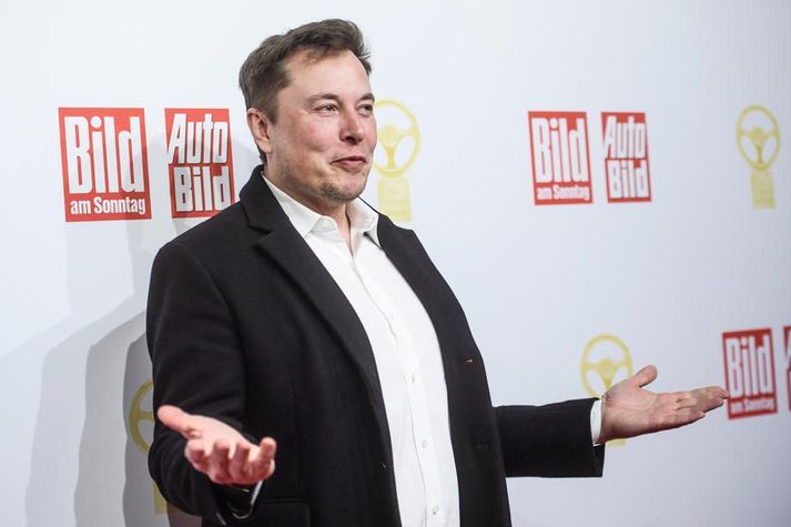 Hegðun Elons Musk hefur orðið furðulegri og furðulegri undanfarin misseri.