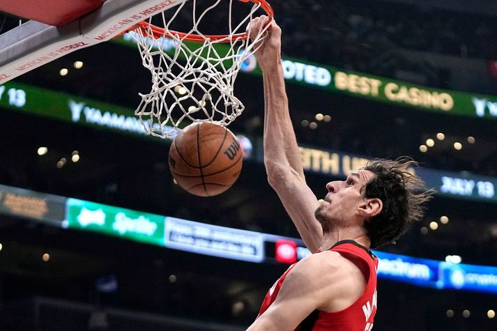 Boban Marjanovic með troðslu í leiknum gegn LA Clippers í gær.