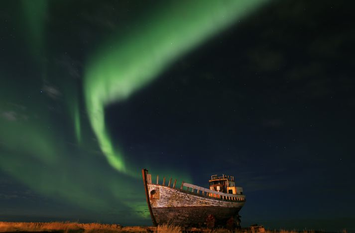 Þessi mynd var tekin rétt við Akranes í gærkvöldi.