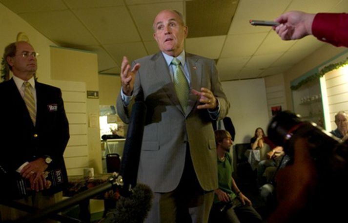 Rudolph Giuliani á kosningafundi í New York.