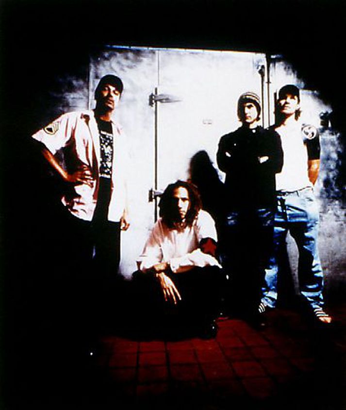 Númer eitt Rage Against the Machine eru á toppi breska vinsældarlistans um jólin.