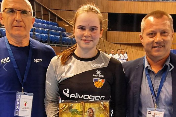 Sara Sif Helgadóttir var valin maður leiksins hjá Íslandi en hún varði 17 skot í leiknum.