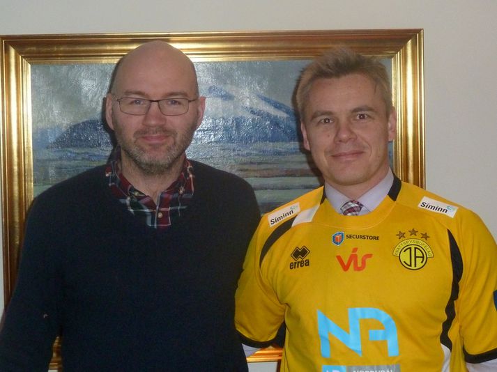 Gunnlaugur Jónsson, þjálfari ÍA, ásamt Hirti.