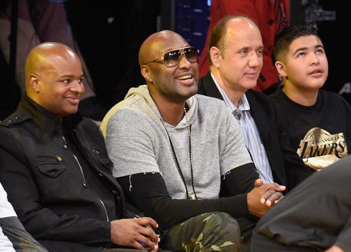 Odom er hér að horfa á sína fyrrum félaga í Lakers.