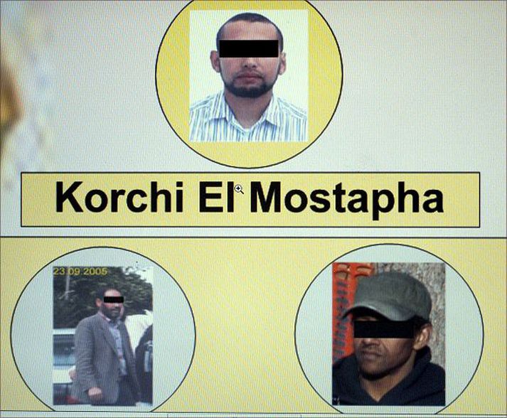 Mennirnir þrír Ítalska lögreglan sýnir myndir af Marokkómönnunum þremur á tölvuskjá.