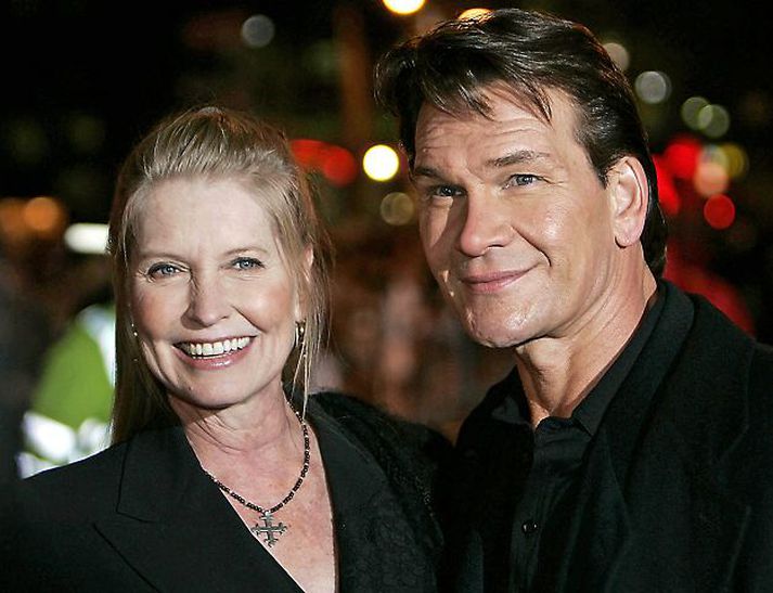Patrick Swayze ásamt eiginkonu sinni, Lisu Niemi. Swayze er látinn eftir tæplega tveggja ára baráttu við krabbamein.fréttablaðið/ap