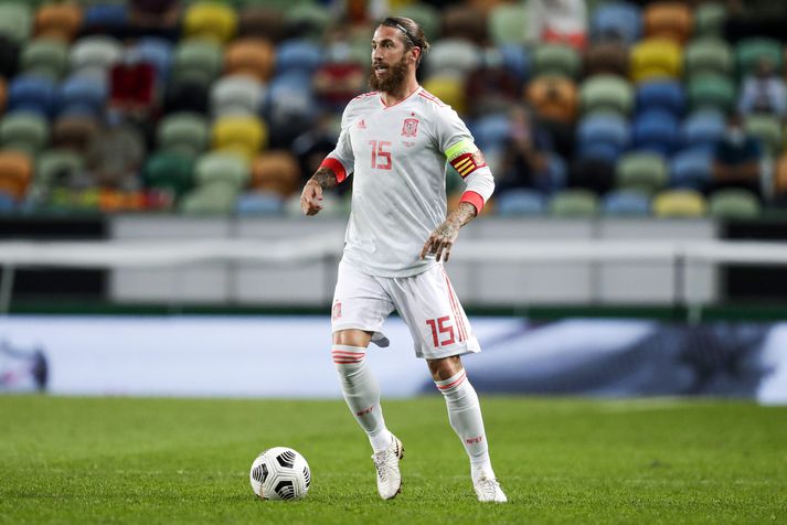 Sergio Ramos og samherjar hans í spænska landsliðinu spila í Úkraínu í kvöld.