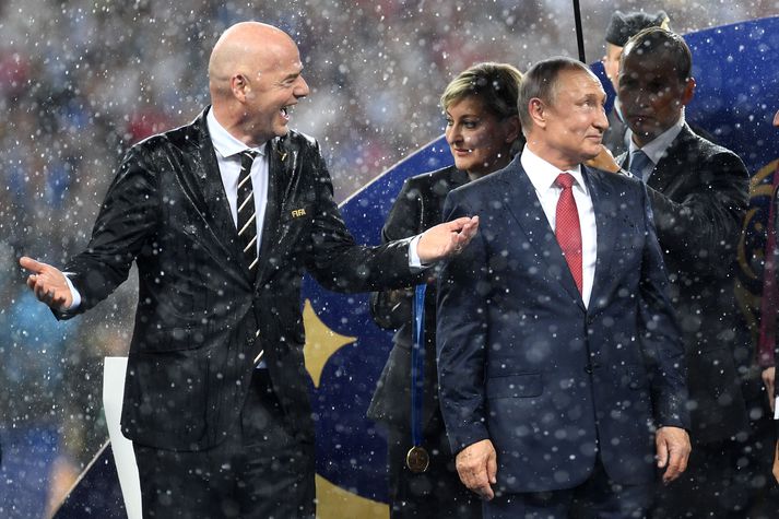 Gianni Infantino, forseti FIFA, með Vladimir Putin, forseta Rússlands, á úrslitaleik HM í Rússlandi 2018.