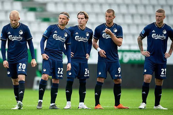 Það gengur ekki né rekur hjá Ragnari Sigurðssyni og félögum í FCK. Ragnar var ekki með í gær vegna meiðsla er liðið tapaði 2-1 fyrir AaB á heimavelli.