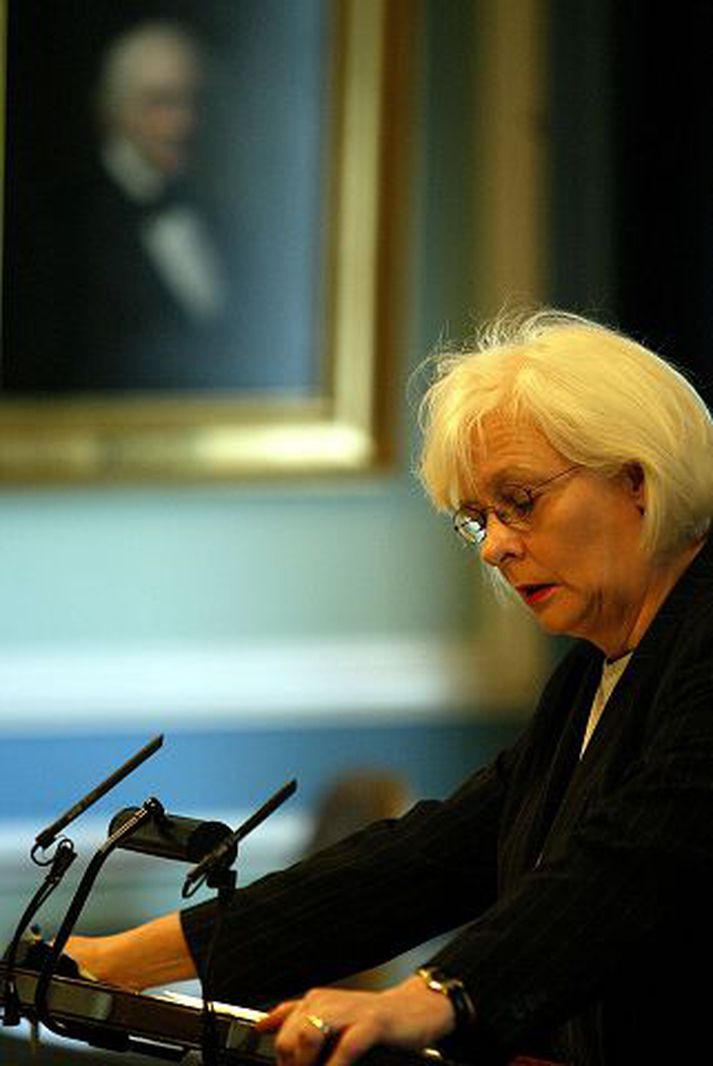 Jóhanna Sigurðardóttir. Í  svari til hennar kom fram að 300 stjórnendur hafa verið teknir til rannsóknar hjá skattayfirvöldum vegna vanframtaldra tekna