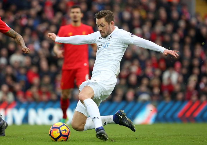 Gylfi skorar sigurmarkið gegn Liverpool.