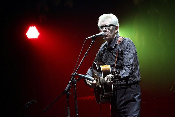 Tónlistarmaðurinn Nick Lowe kemur á óvart með nýrri jólaplötu sinni.