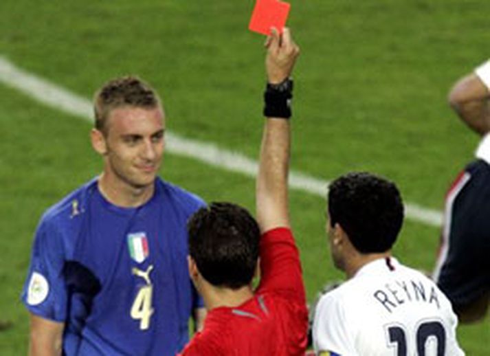 De Rossi fær rauða spjaldið