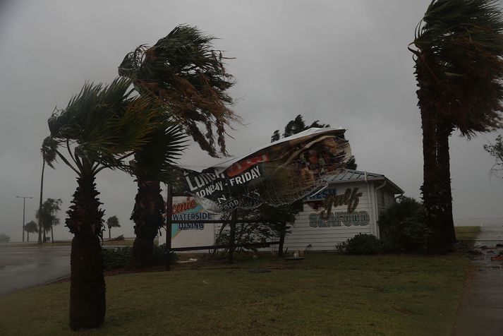 Harvey er sagður öflugasti fellibylur sem gengið hefur yfir Bandaríkin síðastliðin 12 ár.