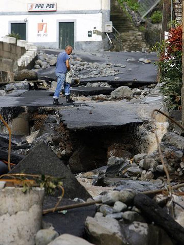Margir vegir á Madeira fóru í sundur í flóð og aurskriðum helgarinnar.  
Nordicphotos AFP