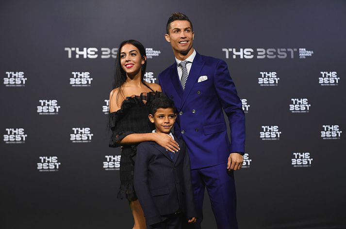 Ronaldo ásamt kærustu sinni Georginu Rodriguez og syni sínum Cristiano Ronaldo Jr.