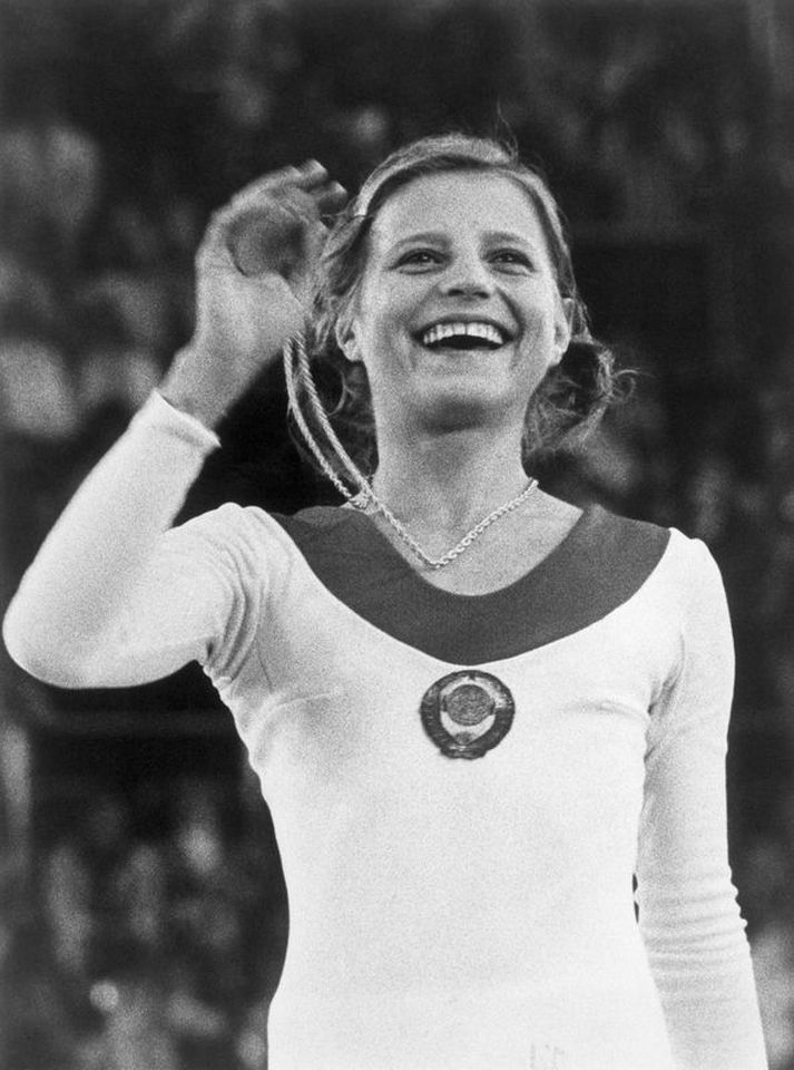 Olga Korbut með verðlaun á ÓL 1972.