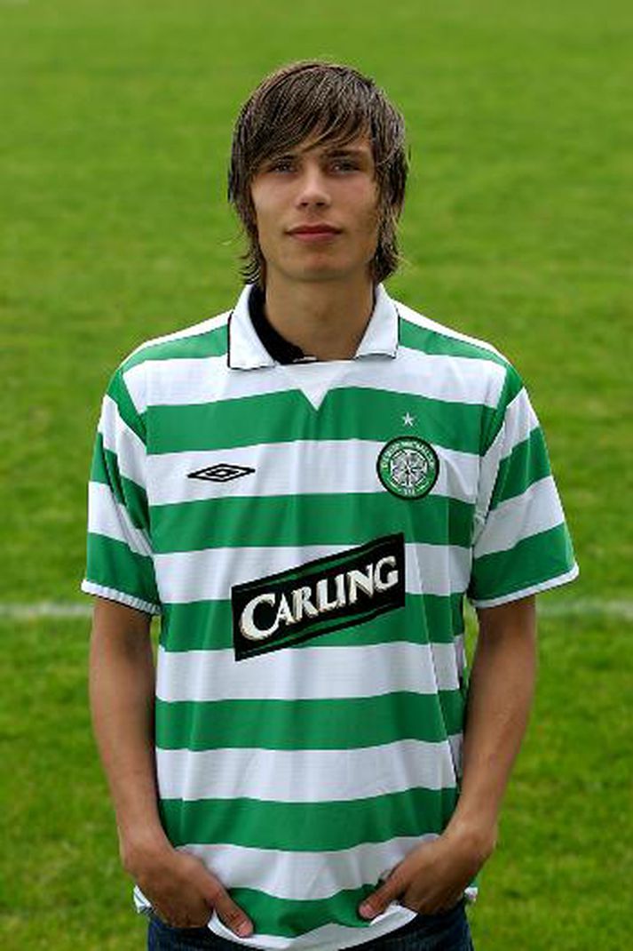Theodór Elmar í búningi Celtic.