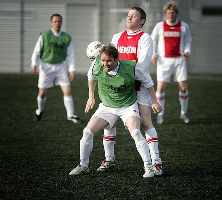 Leikmaður Henson á hér í baráttu við leikmann Styrmis í leiknum á miðvikudag. Leikmenn Styrmis gáfu ekkert eftir. 