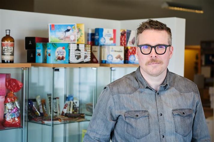 Pétur Thor hjá Freyju segir að hann gangi í banka, sem var til löngu fyrir hans daga hjá sælgætisgerðinni, og þaðan tekur hann málshættina og prenti til að setja í páskaeggin.
