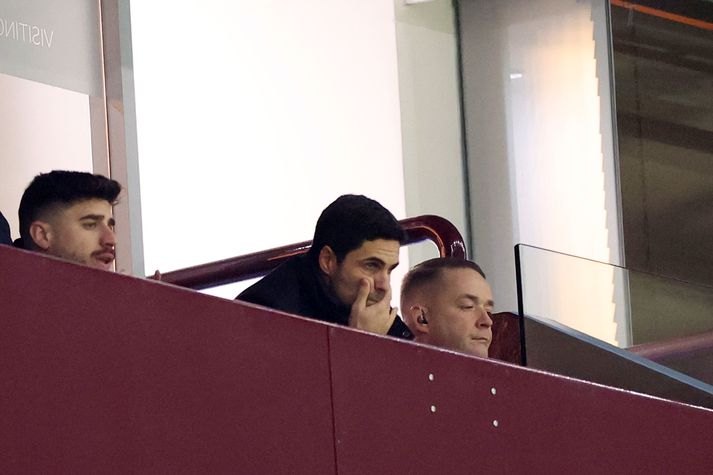 Mikel Arteta var í leikbanni og fylgdist með úr stúkunni.