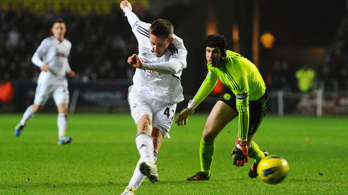 Gylfi Þór Sigurðsson í leik með Swansea á móti Chelsea.