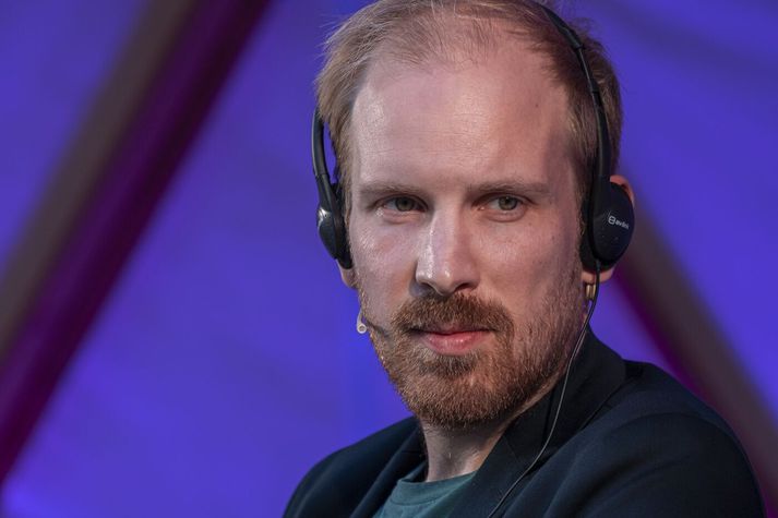 Rutger Bregman, hollenskur rithöfundur og fræðimaður, er töluvert ósáttur við ákvörðun BBC um að fjarlægja línu um Donald Trump, forseta Bandaríkjanna, úr fyrirlestri.