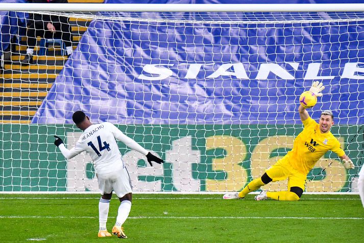 Vicente Guaita ver vítaspyrnu Kelechis Iheanacho.