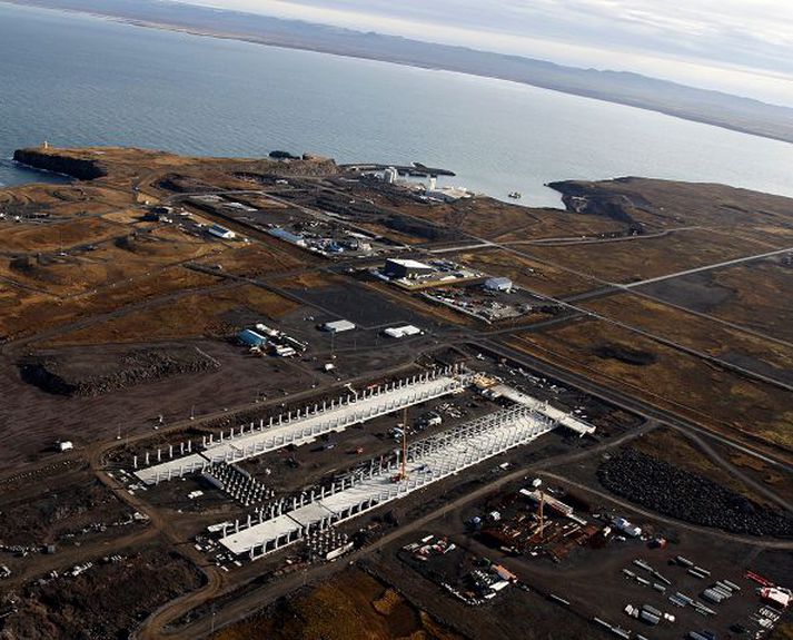 Framkvæmdir eru hafnar við álver í Helguvík, en óljóst er hvaðan orkan í það mun koma. Allar tölur í fréttinni eru fengnar úr gögnum Orkuveitu Reykjavíkur og HS Orku til Skipulagsstofnunar vegna mats á Suðvesturlínu.fréttablaðið/gva