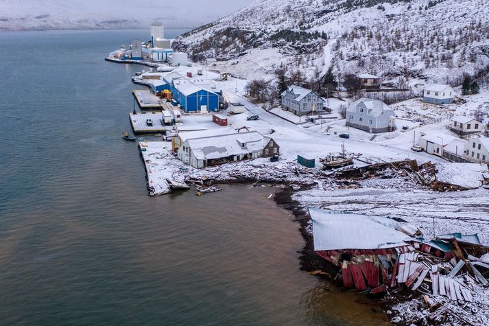 Mannvirki Síldarvinnslunnar á Seyðisfirði sluppu, en rafmagn fór af byggingunum.