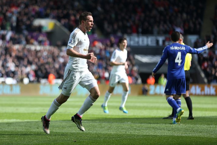 Gylfi Þór Sigurðsson fagnar sigurmarki sínu.