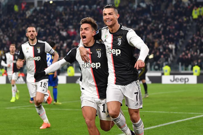 Ronaldo fagnar síðara marki sínu í kvöld sem Dybala lagði upp.