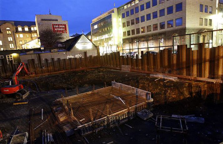 Ein elstu hús borgarinnar brunnu hér í apríl 2007, meðan á þáverandi meirihlutasamstarfi Framsóknar og Sjálfstæðisflokks stóð. Borgarstjórinn, Vilhjálmur Þ. Vilhjálmsson, hét því þá þegar að gömlu húsin yrðu endurreist.
Fréttablaðið/vilhelm