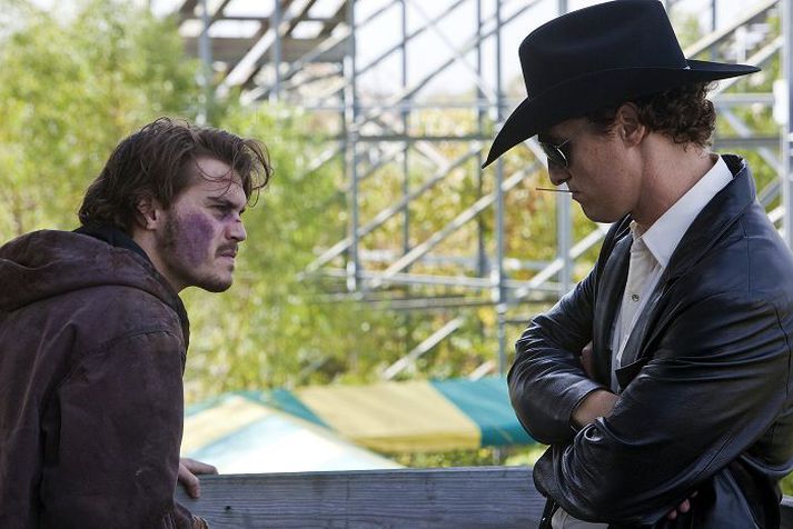 Emile Hirsch og Matthew McConaughey í hlutverkum sínum sem smákrimminn Chris Smith og leigumorðinginn Killer Joe Cooper.