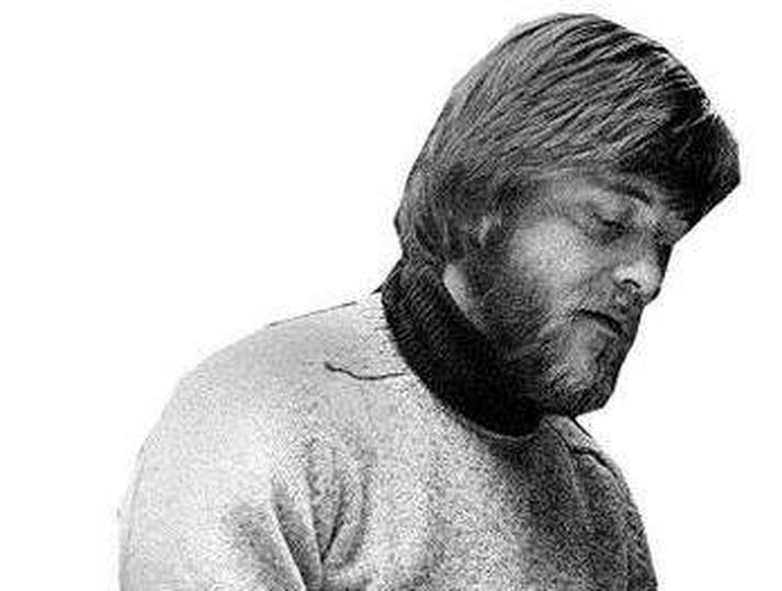 Um Vilhjálm hefur verið fjallað á ýmsa lund svo sem í blaða- og tímaritagreinum, minningartónleikum, í útvarpi og sjónvarpi. Og nú er komið að bók um kappann.